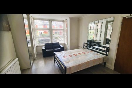 Studio Flat, New Southgate, N11 - Photo 3