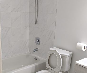 For Lease - 354 Park Road Unit# Main Fl, Oshawa, Ontario - Photo 4