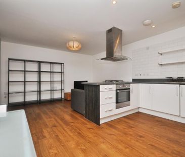 2 bedroom flat to rent - Photo 2