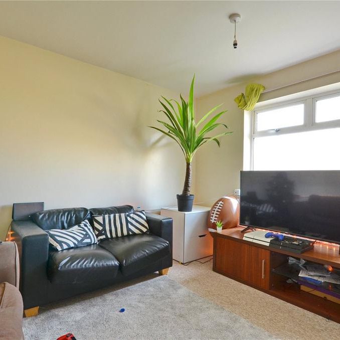 4 bedroom semi-detached house to rent - Photo 1