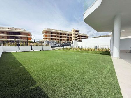 2 room luxury Flat for rent in Fuengirola, Andalusia - Photo 3