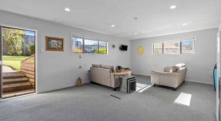 4 bedroom plus external rumpus in beautiful Bayview. - Photo 2