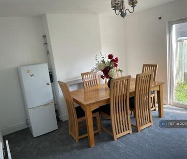3 bedroom terraced house to rent - Photo 3