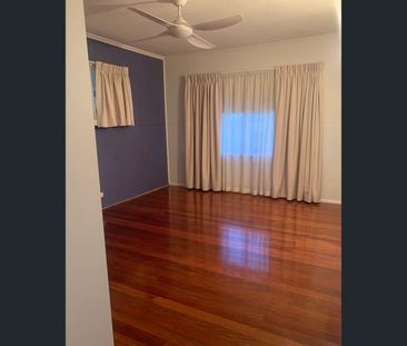 12 Pevny Street, Salisbury, Qld 4107 - Photo 2