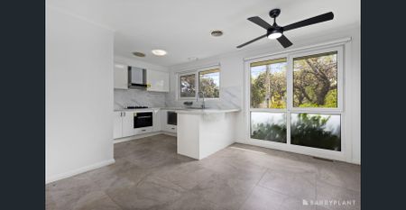 Renovated Two-Bedroom Living in a Prime Ringwood Location (Water Usage Included) - Photo 4