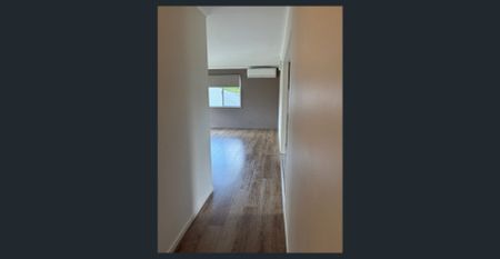 Beautifully renovated high-set home - Freshly painted throughout - Photo 4