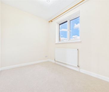 Carston Grove, Calcot, Reading, Berkshire, RG31 - Photo 5