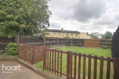 3 bedroom semi-detached house to rent - Photo 3