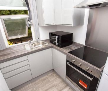 11 bedroom house to rent - Photo 3