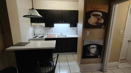 3255 Sandwich Street apartment — Windsor, ON (1-Bedroom) - 1 Bedroom - Photo 4