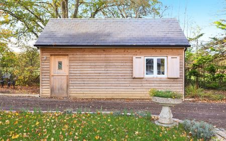 Effingham Common, Effingham, Leatherhead, Surrey, KT24 - Photo 2