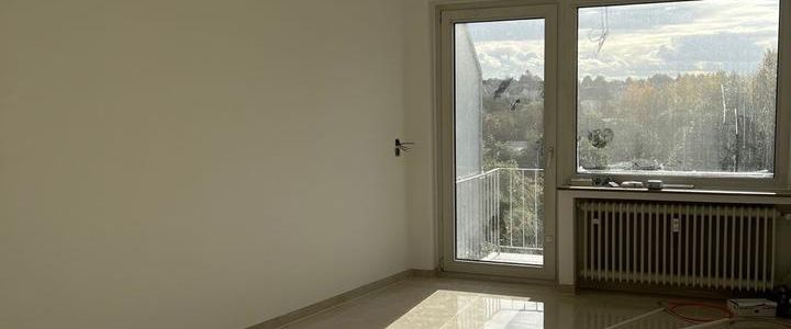 Zwei Zimmerwohnung schön hell kernsaniert - Foto 1