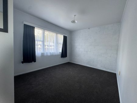 Sunny Family Home - Photo 4