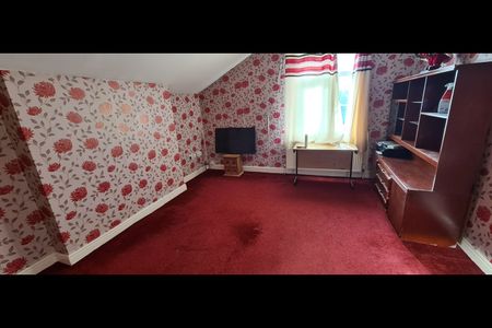 1 Bed Flat, Wellington Street East, M7 - Photo 2