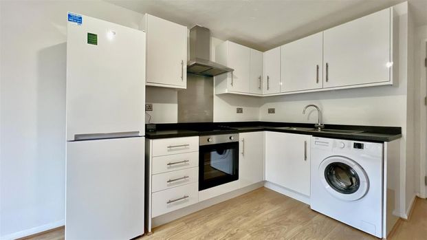 2 bedroom terraced house to rent - Photo 1