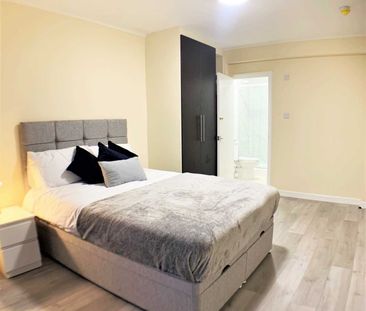 Bath Road, Hounslow - Photo 1