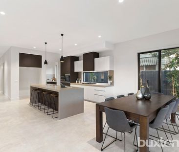 EXCEPTIONAL FAMILY RESIDENCE IN A BRILLIANT LOCATION - Photo 5