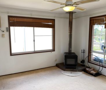 Comfortable 3 Bedroom Home in a Quiet Street - Photo 1