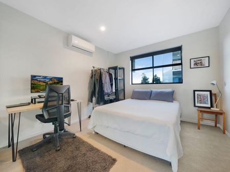 TWO BEDROOM APARTMENT IN WINDSOR - Photo 3