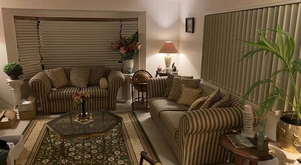 Unbeatable Location — Close to Shops, Parks & ... - Photo 1