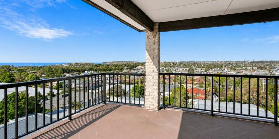 Elevated Four-Bedroom Apartment in a Central Location - Photo 3