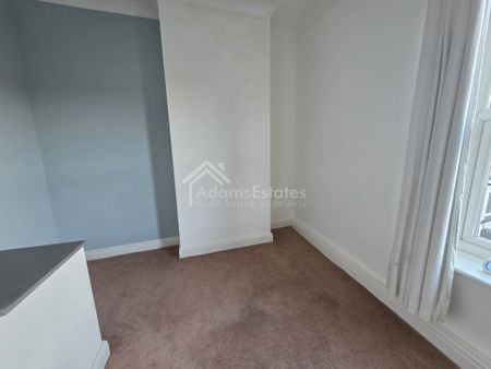 Price £825 pcm - Available Now - Unfurnished - Photo 3