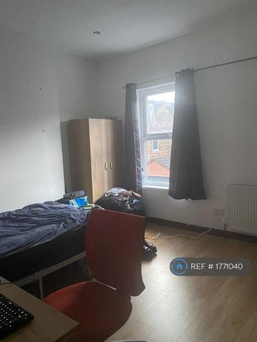1 bedroom in a house share to rent - Photo 4