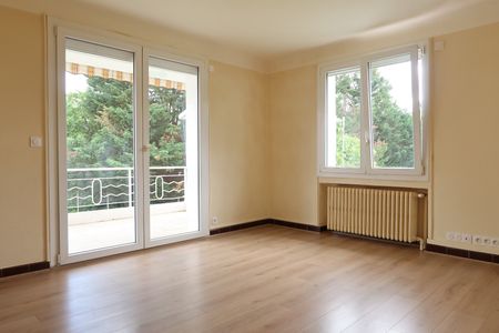 Location Maison 5 pièces 103m² ST CYPRIEN 42160 - Photo 2