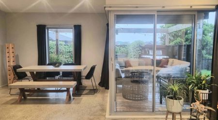 Spinnaker Bay Family Living - Photo 3