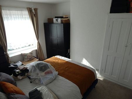 Terraced House to rent on - Photo 3