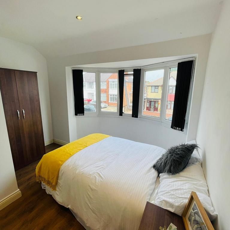 1 bedroom in a house share to rent - Photo 1