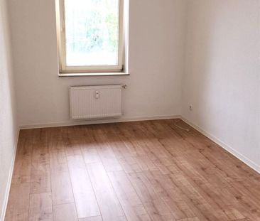Gemütliche 3-Raum-Whg. mit Balkon, Bad mit Wanne, neuem Laminat! - Photo 4