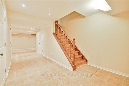 Detached Home For Lease | N8142488 - Photo 5