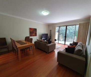 Stylish Family Townhouse in Ultimate Lifestyle Area - Photo 5