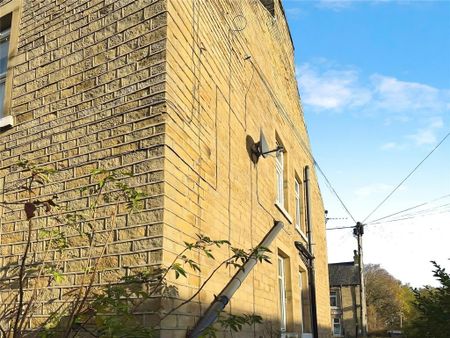 2 bedroom end of terrace house to rent - Photo 2