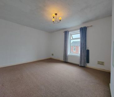 2 bedroom end of terrace house to rent - Photo 3