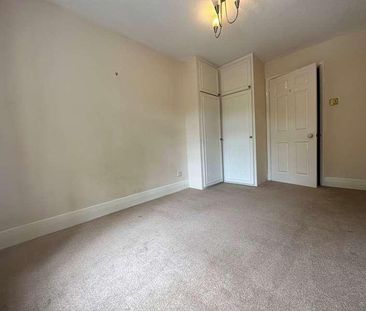 Ivy Drive, Lightwater, GU18 - Photo 4