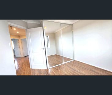 Secure Four Bedroom Family Duplex!! - Photo 5