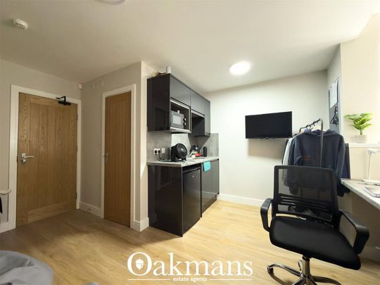 7 bedroom end of terrace house to rent - Photo 1