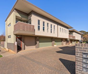 Fully Furnished, 2 Bedroom Townhouse. - Photo 1