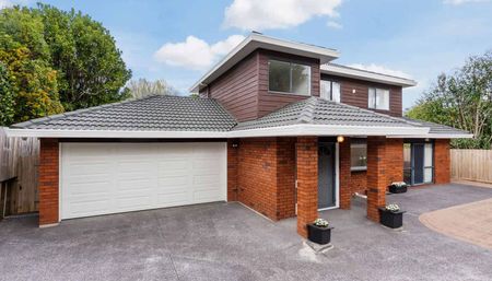 Royal Oak, large home with 3 bedrooms plus a study - Photo 3