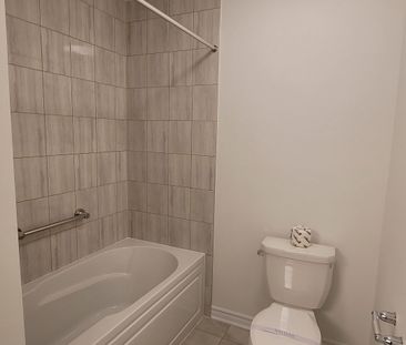 For Lease - 29 Thornbird Crescent, Brampton, Ontario - Photo 6