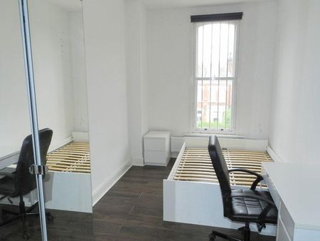 4 bedroom apartment to rent - Photo 2