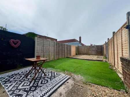 St. Augustine Road, Southsea - Photo 2