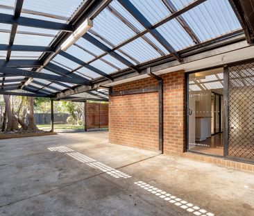 Charming 3-Bedroom Home in Roxburgh Park - Photo 5