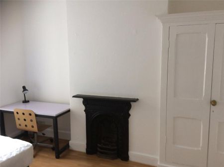 6 bedroom semi-detached house to rent - Photo 4