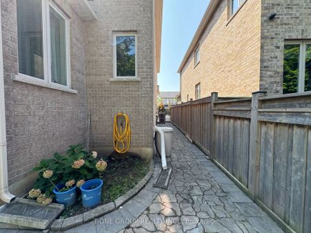 Property For Lease | N9256841 - Photo 5