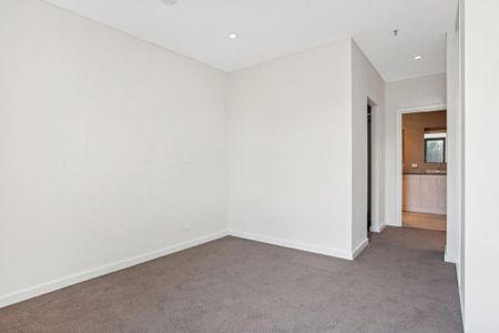Open the Door To City-Fringe Sophistication and Style - Photo 5
