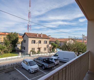 Location Appartement 1 pièce 43m² - Photo 2