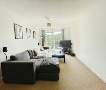 2 bedroom Apartment to let - Photo 1